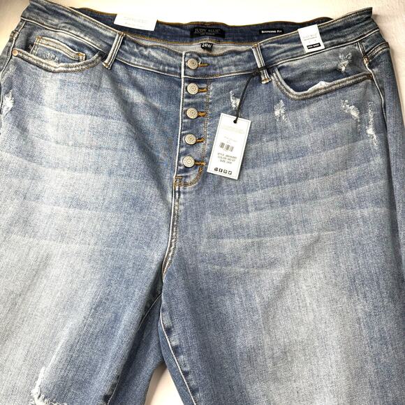 Judy Blue 24W High Waist Boyfriend Jeans NWT Distressed Plus Size Light Wash - Picture 1 of 10